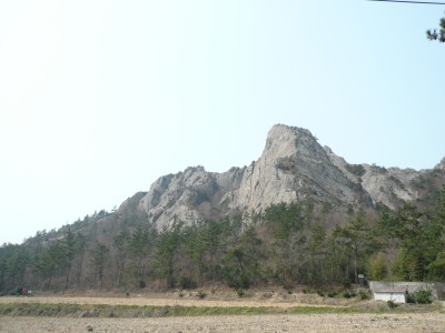 때늦은 동석산사진